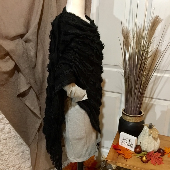 PONCHO Sweater - Picture 2 of 6